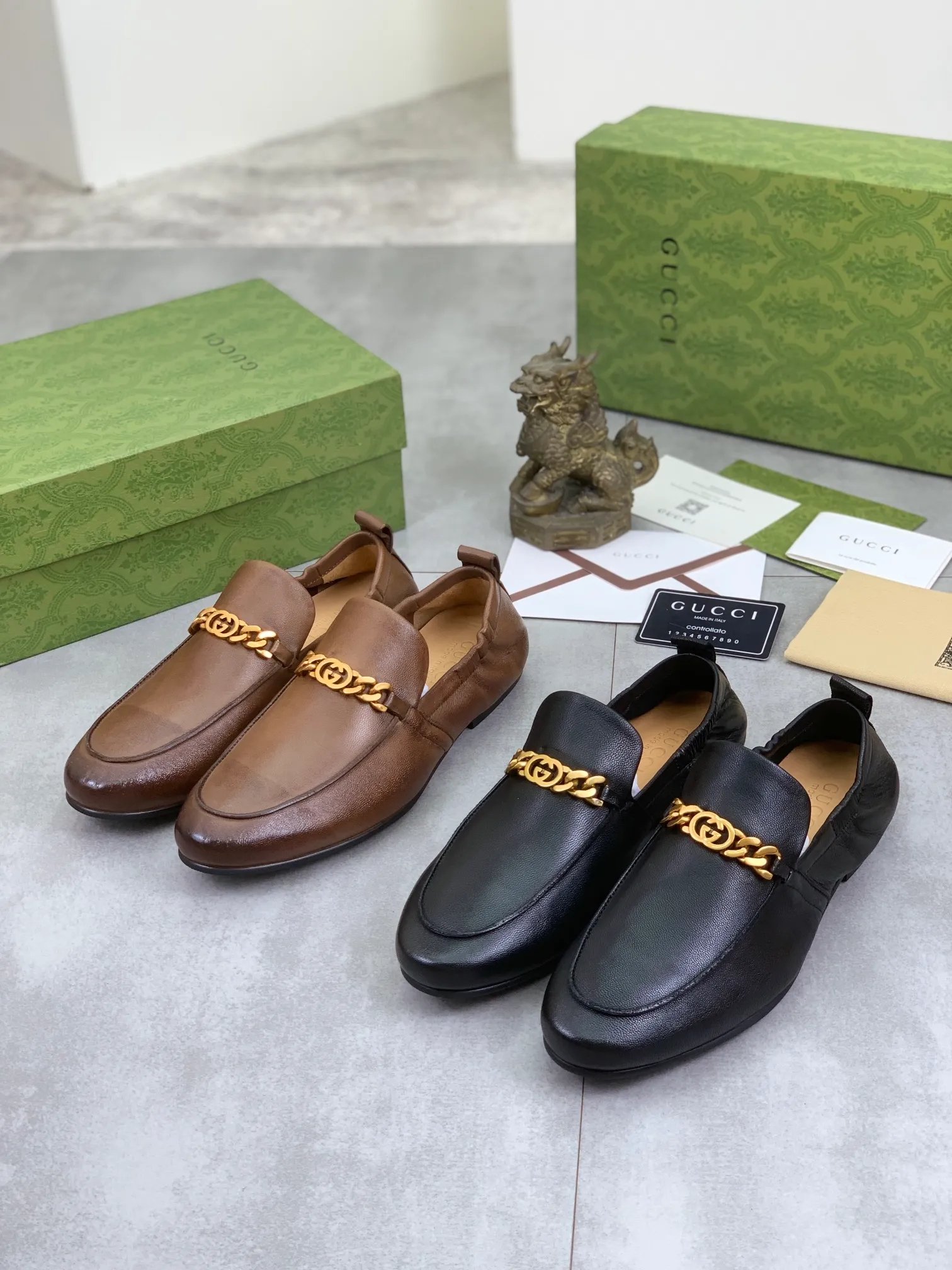 Men's Men's Shoes💰P520💰【New Style】Water-dyed Niuli Gucci's most popular selection of lazy slip-on leather shoes (Gucci) official website latest Gucci lazy leather shoes, hot style 💥 simple and elegant style, exclusive for trendy men. Unique official website latest brand original double G embossing Elements 👑 Original Gucci decoration, fashionable and elegant, fabric original calfskin ✅ fully imported first-layer cowhide lining, official website designated wear-resistant, rubber business outsole, classic model taken at the counter in real life 🎬38-44 black brown optional